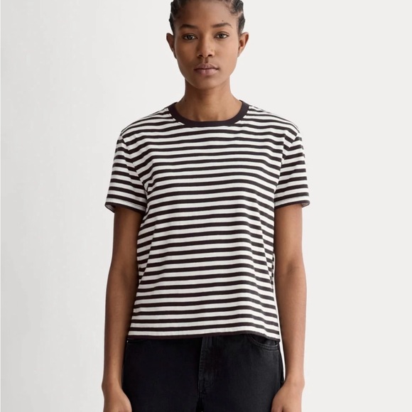 Everlane Tops - Everlane THE BOX-CUT TEE IN ESSENTIAL COTTON